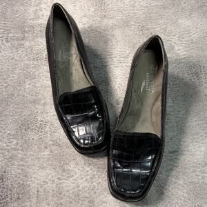 Vintage Black Aerosoles Embossed Loafers